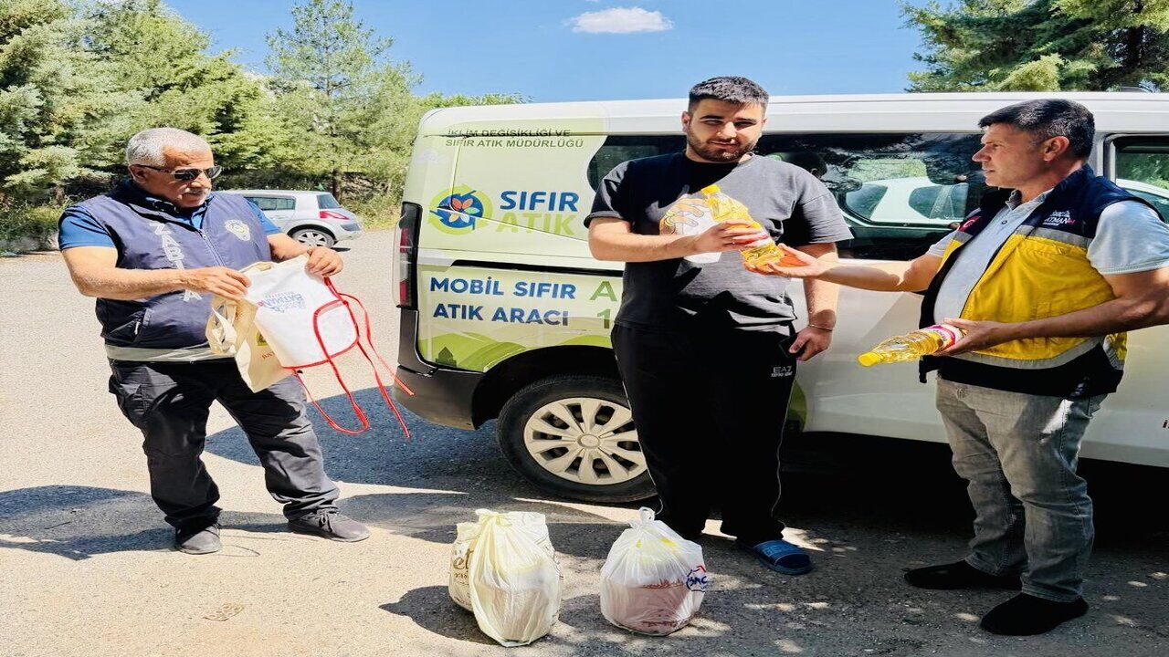 Batmanda 5 Litre Atik Yag Getirene 1 Litre Aycicek Yagi Hediye 1