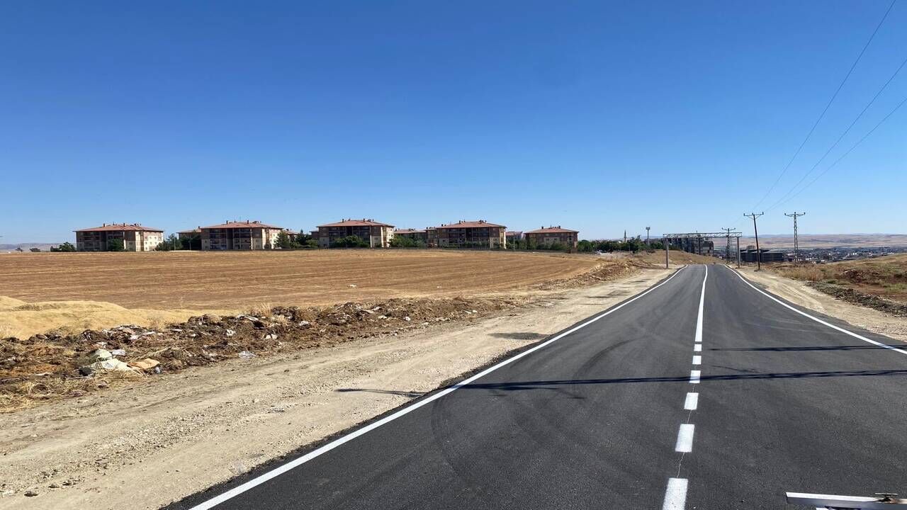 Batmanda Mezarlik Baglanti Yolu Sicak Asfaltla Yenilendi