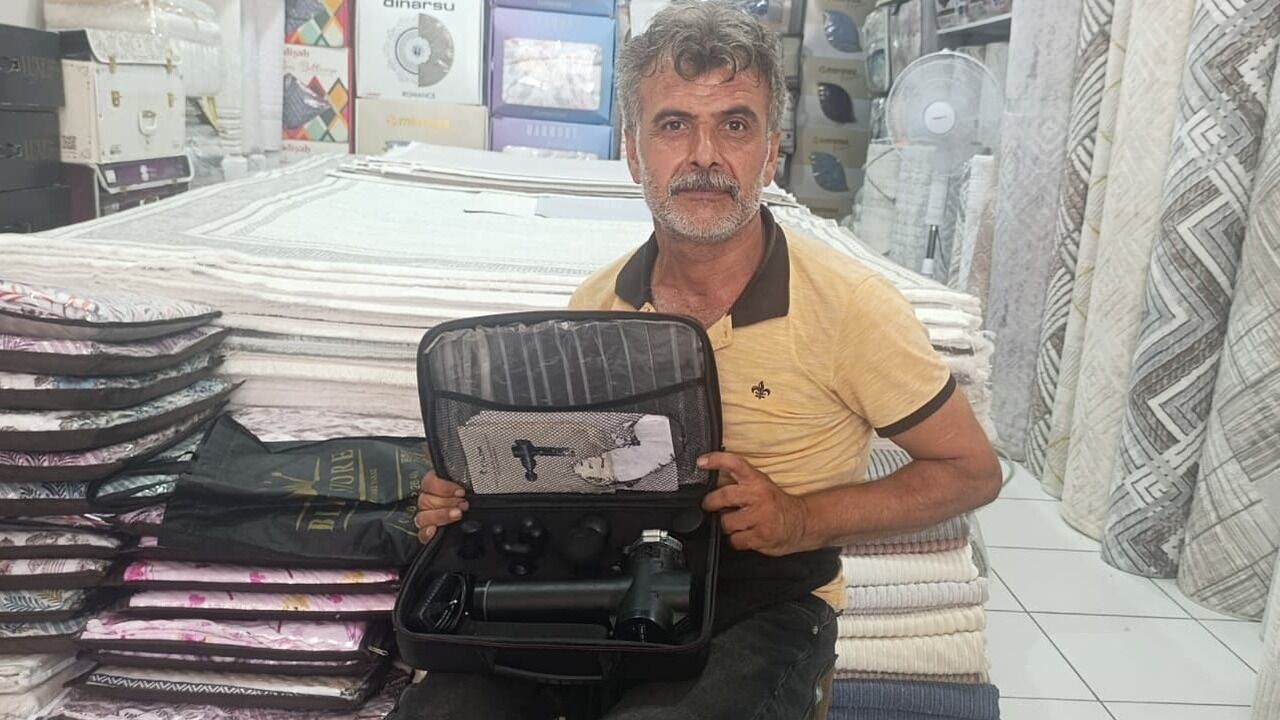 Diyarbakirda Bisikletli Boyacidan Fark Yaratan Hizmet