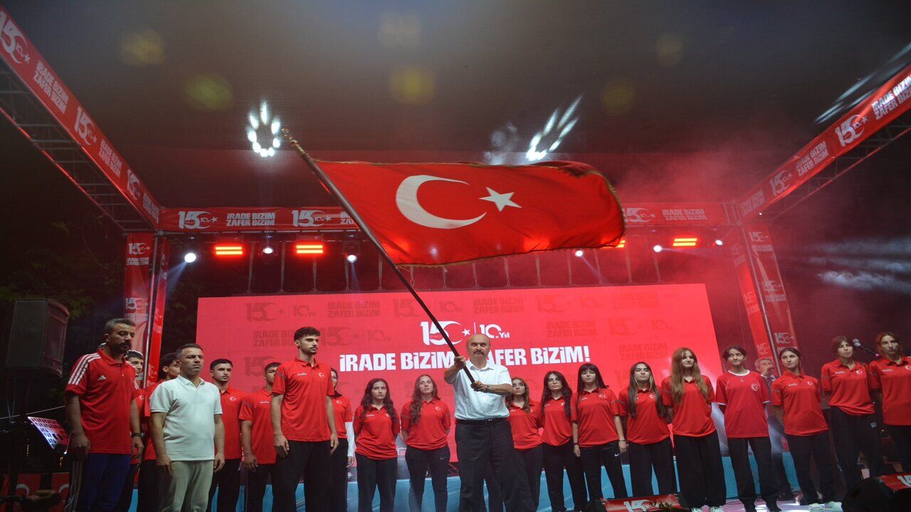 Batmanda 15 Temmuz Bayrak Kosusu Coskusu 1
