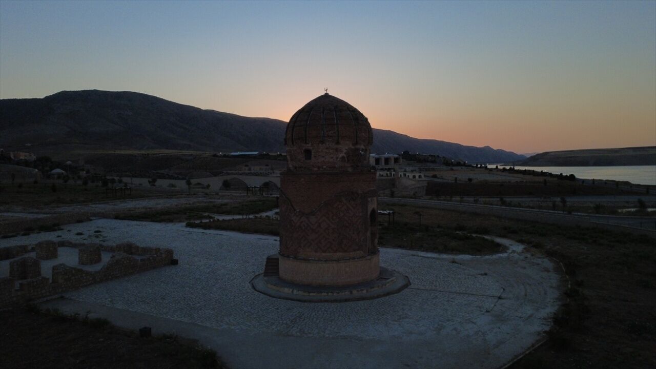 Hasankeyfte Tarih Ve Doga Gun Dogumunda Bulustu