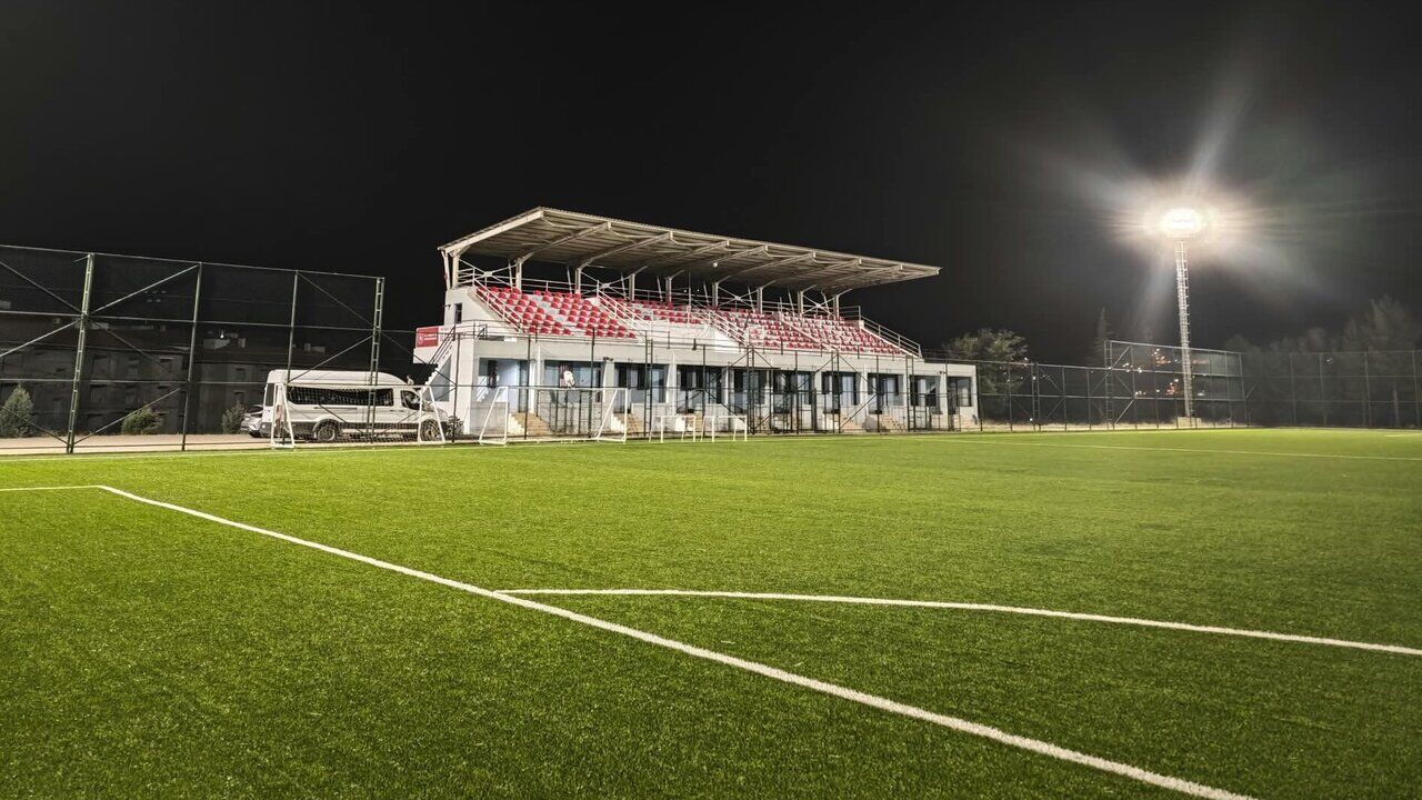 Sason İlçe Stadının Aydınlatma Sistemi Yenilendi