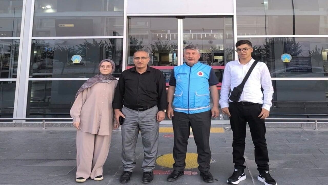 Sasonlu Öğrenciler Umre İçin Kutsal Topraklara Uğurlandı