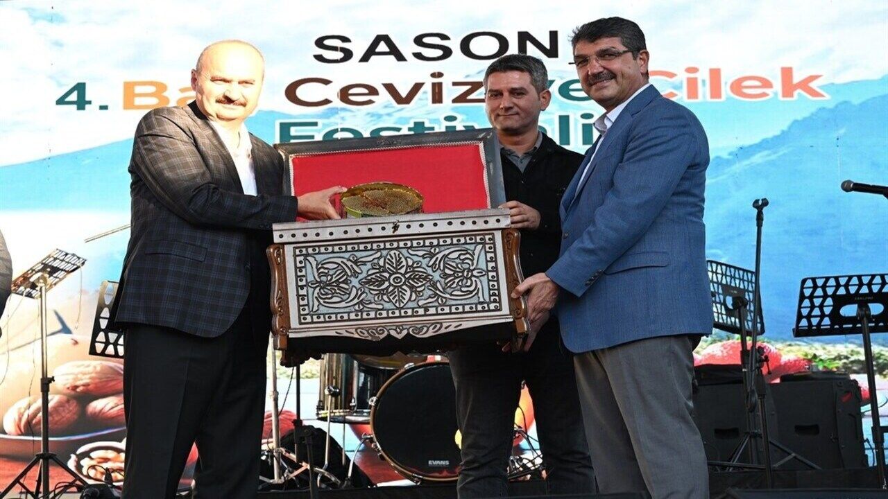 Meretonun Zirvesinden Gercusun Baglarina