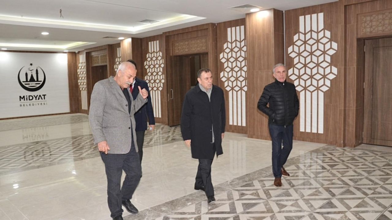 Midyat Belediye Başkanı Şahin, Kültür ve Kongre Merkezi inşaatını gezdi -  Batman Haber