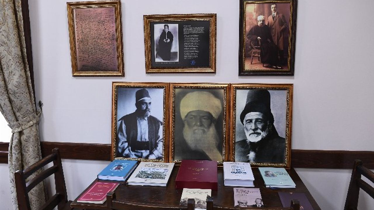 Bursa'da bu kütüphanede 700 yıllık şiir mirası var