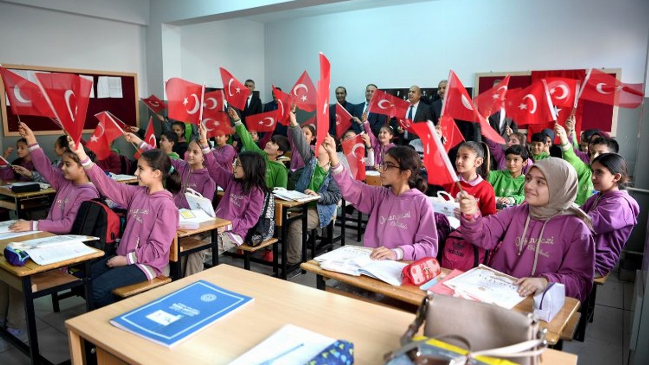 Malatya'da ortaokul öğrencilerine kitap desteği