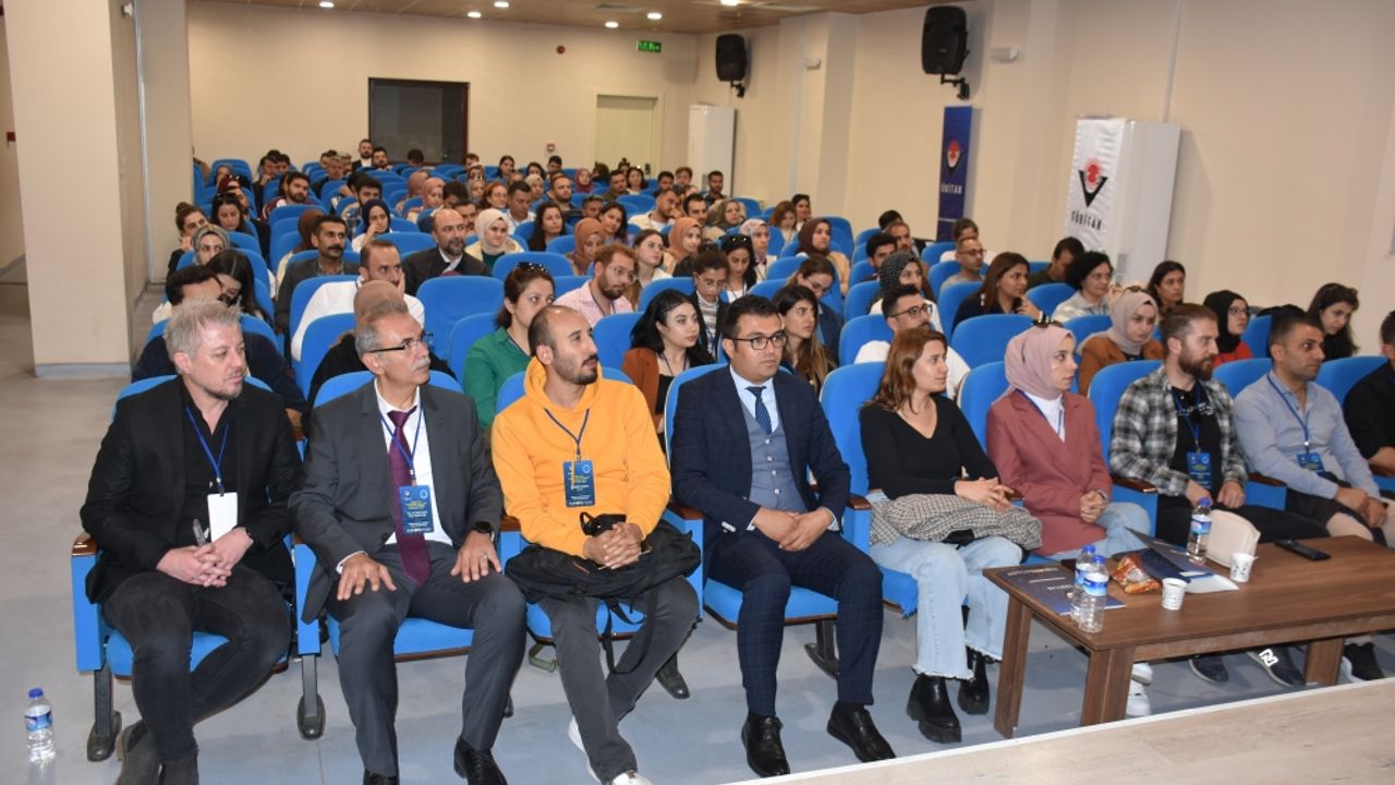 Şırnak'ta 102 okul müdürüne TÜBİTAK'tan proje hazırlama eğitimi