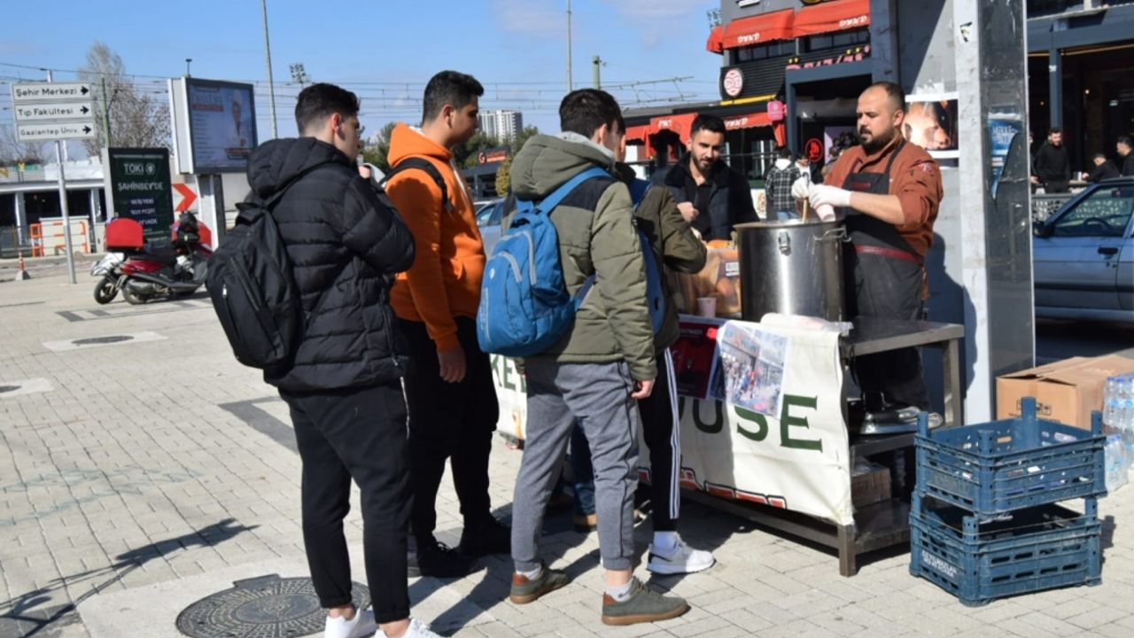 Gaziantep'te esnaftan ücretsiz çorba ikramı
