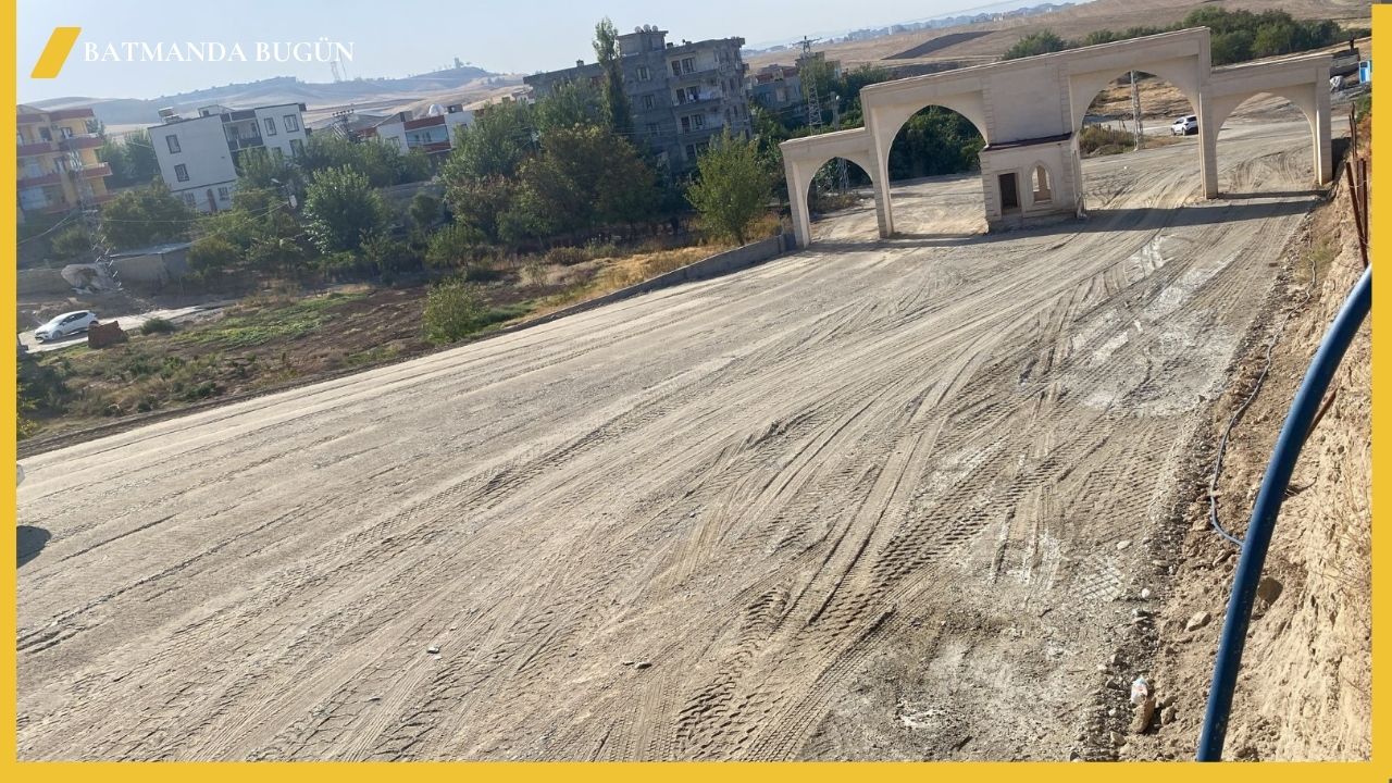 Kanatlı (Tayyar) Köyü Mezarlığı Yolunda Çalışmalar Hız Kesmiyor