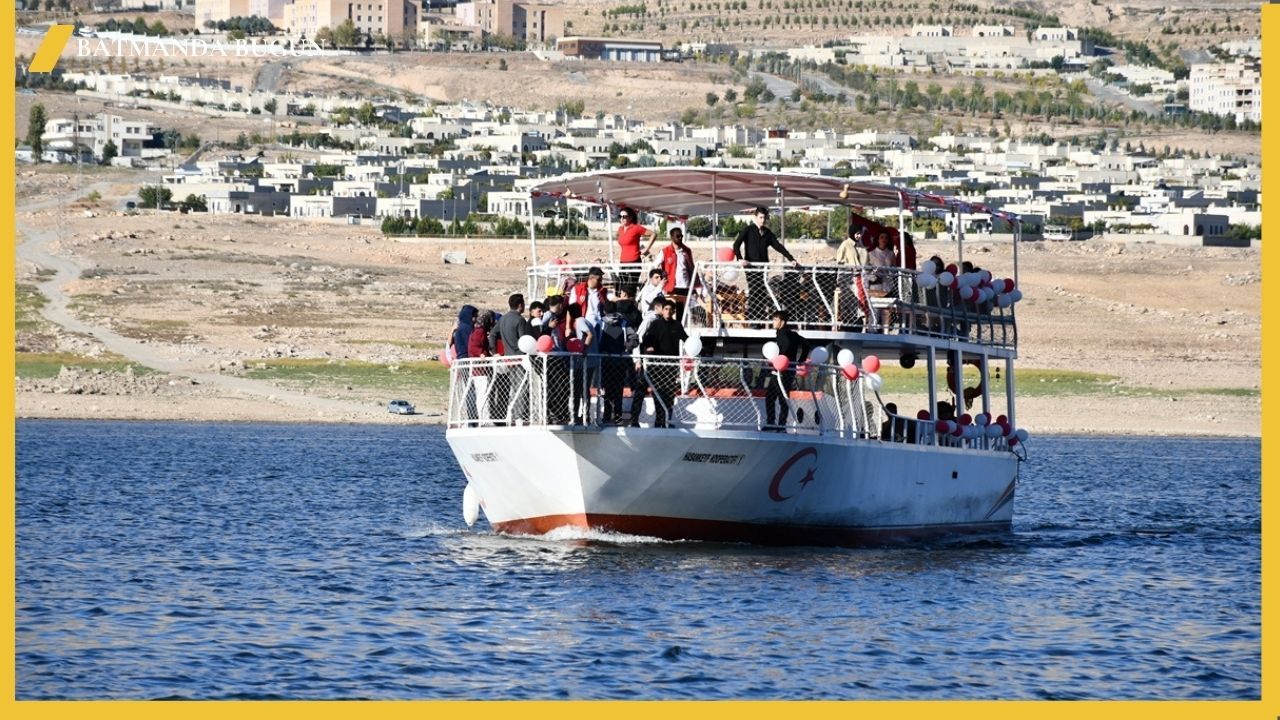 Cumhuriyet'in 102. yılında Batman Polisi'nden Gençlere Tarih Dersi