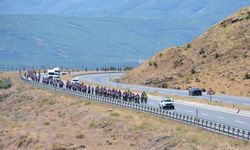 Bisiklet tutkunları Van Gölü kıyılarını temizledi