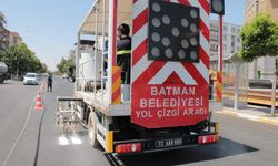 Batman Belediyesi yol çizgilerini daha belirgin hale getiriyor