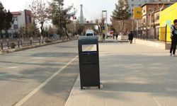 Siirt'te cadde ve parklara modern çöp kovaları yerleştirildi