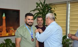 Siirt Belediyesi başarılı sporcuları ödüllendirdi