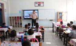 Onlarca dil bilen İngilizce öğretmeni yeni diller öğreniyor