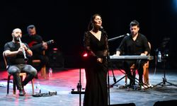 Esra Öztürk Ata'nın sevdiği şarkıları söyledi