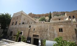 Mardin'in kültürünü ve sanatını tanımak için 400 yıllık konağı ziyaret ediyorlar