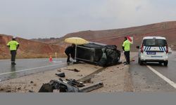 Takla atan araçtan emniyet kemeri sayesinde yara almadan kurtuldu