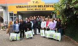 Viranşehir'de sınavlara hazırlanan gençlere kitap seti dağıtıldı