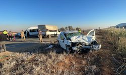 Şanlıurfa'da minibüsle otomobilin çarpıştığı kazada 12 kişi yaralandı