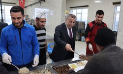 Midyat Belediye Başkanı Şahin, belediye çalışanları ile iftar yaptı