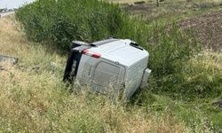 Diyarbakır'da minibüs ile çarpışan otomobildeki öğretmenlerden biri öldü, 3'ü yaralandı