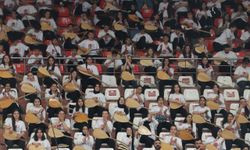 Gaziantep'teki konserde 1000 öğrenci bağlama çaldı