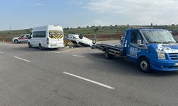 Mardin'de otomobil ile minibüsün çarpıştığı kazada, 2 kişi yaralandı