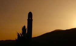 Hasankeyf'te tarihi yapılar gün batımında güzel görüntüler oluşturdu