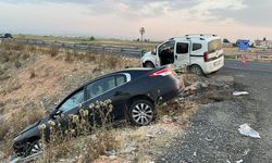 Diyarbakır'da otomobil ile hafif ticari aracın çarpışması sonucu 4 kişi yaralandı