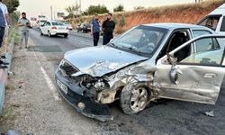 Adıyaman'da iki otomobilin çarpıştığı kazada 2 kişi yaralandı