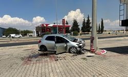 Adıyaman'da elektrik direğine çarpan otomobilin sürücüsü öldü