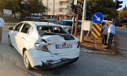 Adıyaman'da beton mikserinin çarptığı otomobildeki kişi yaralandı