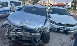 Adıyaman'da iki  otomobilin çarpıştığı kazada 4 kişi yaralandı