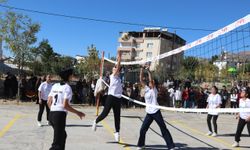 Diyarbakır'da lise öğrencileri su tasarrufu için sahada