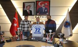 Batman Üniversitesi Şampiyon Voleybol Takımını Kutladı