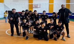 Batman'da Küçük Voleybolcular Büyük Başarıya İmza Attı