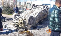 Diyarbakır'da korkuluğa çarpan otomobildeki 4 kişi yaralandı