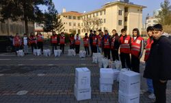 Diyarbakır'da lise öğrencileri harçlıklarıyla ihtiyaç sahiplerine destek oldu