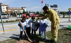 Batman'da Anaokulu Öğrencileri Fidan Dikti