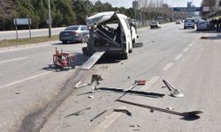 Gaziantep'te otomobil ile hafif ticari aracın çarpıştığı kazada 1 kişi öldü, 3 kişi yaralandı