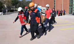 Manisa'da öğrencilere yYönelik deprem tahliye tatbikatı