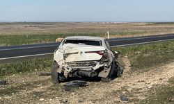 Şanlıurfa'da şarampole devrilen otomobildeki 2 kişi yaralandı