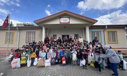 Siirt'te anaokulu öğrencileri harçlıklarıyla akranlarına bayramlık aldı