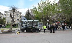 Gaziantep'te otomobilin otobüs durağına çarpması sonucu 5 kişi yaralandı