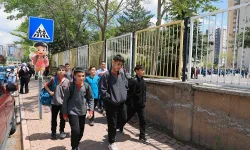 Kayseri Talas'ta okul geçitlerine sevimli uyarıcılar
