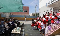 Mardin'de kitap okuma yarışmasında dereceye giren annelere ödülleri verildi