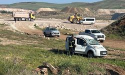 Mardin'de kontrolden çıkarak yol kenarına savrulan hafif ticari araçtaki 4 kişi yaralandı