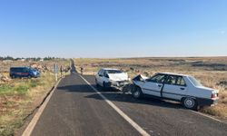 Şanlıurfa'da iki otomobilin çarpıştığı kazada 7 kişi yaralandı